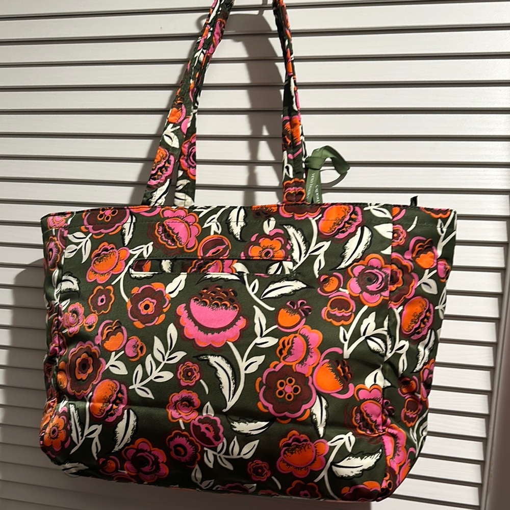 NWT Vera Bradley Hathaway Bubbly flowers Green Tote.